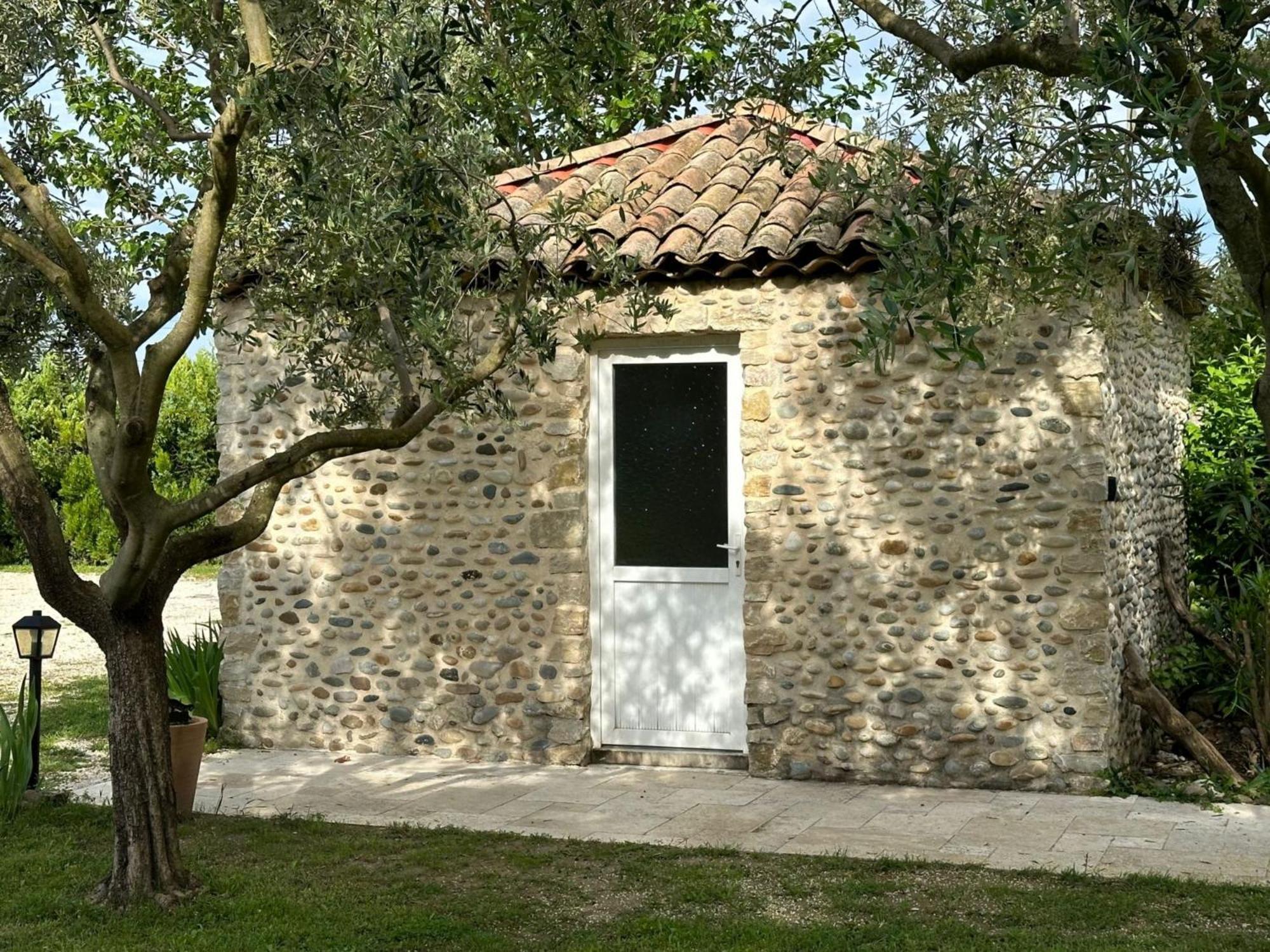 Maisonnette Independante Au Calme Dans Un Grand Jardin Chateauneuf-du-Rhone Exterior photo
